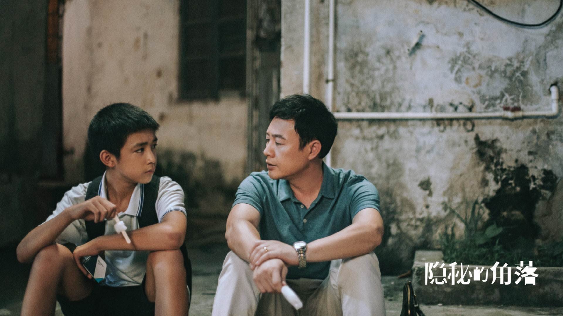 AYX体育-_光影变换:在灯光秀中体验不同的比赛氛围_,光影秀表演