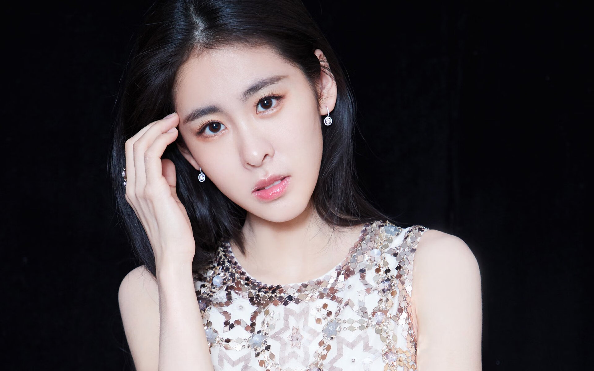 爱游戏-“少年足球比赛火热启动,培养未来明星”,少年足球队足球比赛视频