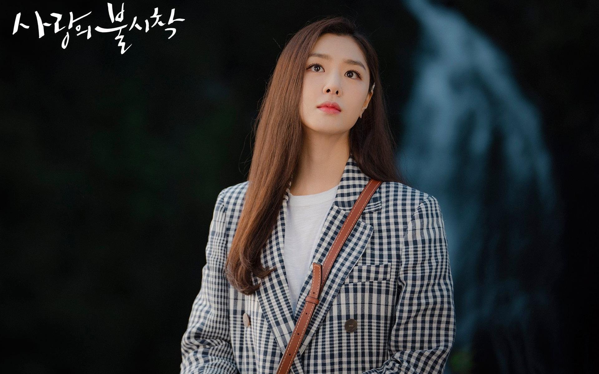 爱游戏app-传奇后辈：新生代球员挑战历史纪录引发热议，传奇后场球员