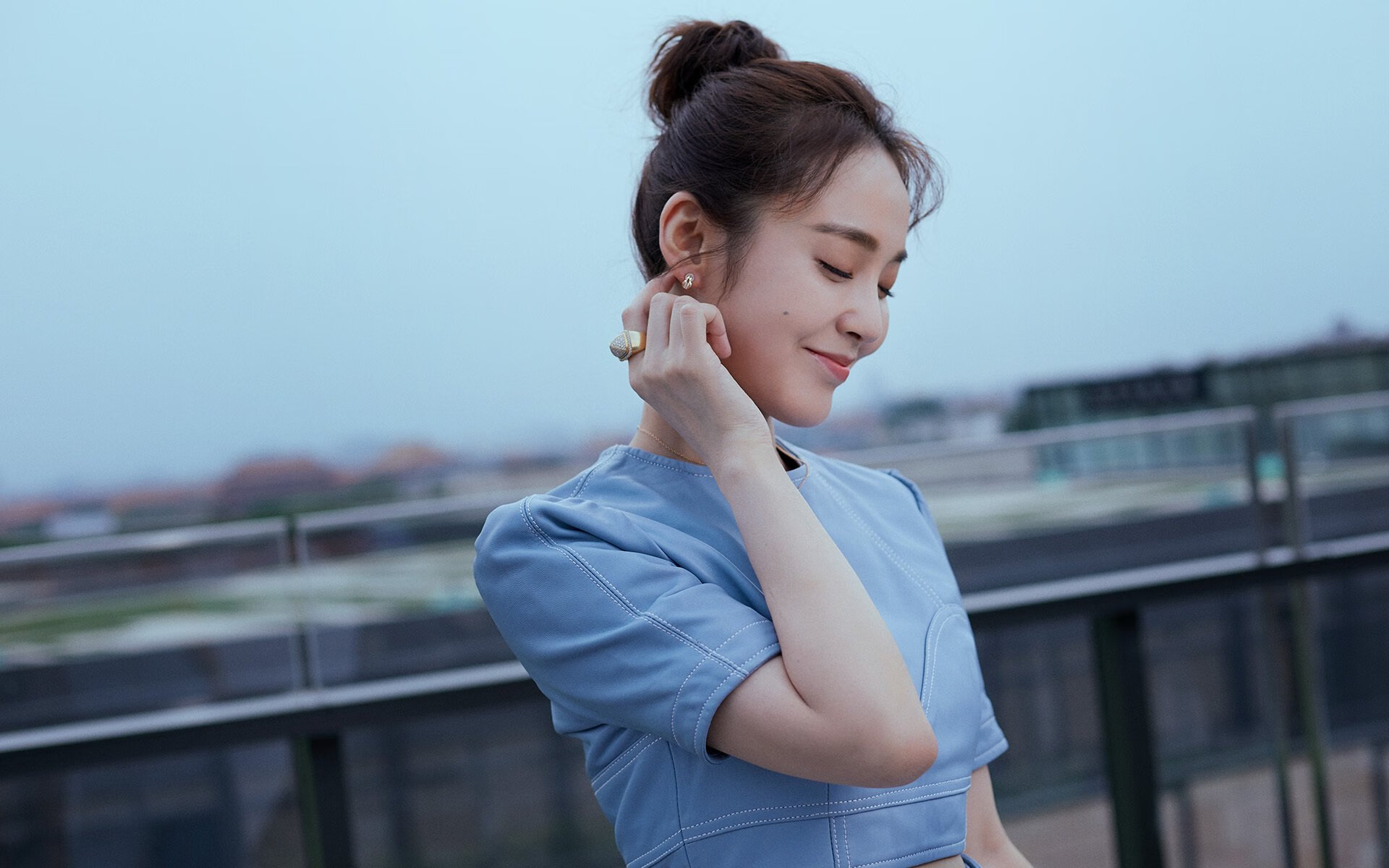 爱游戏电竞官网-巴西骑手安娜·卡塔琳娜在巴黎奥运会障碍赛中获得铜牌,展现坚韧精神。