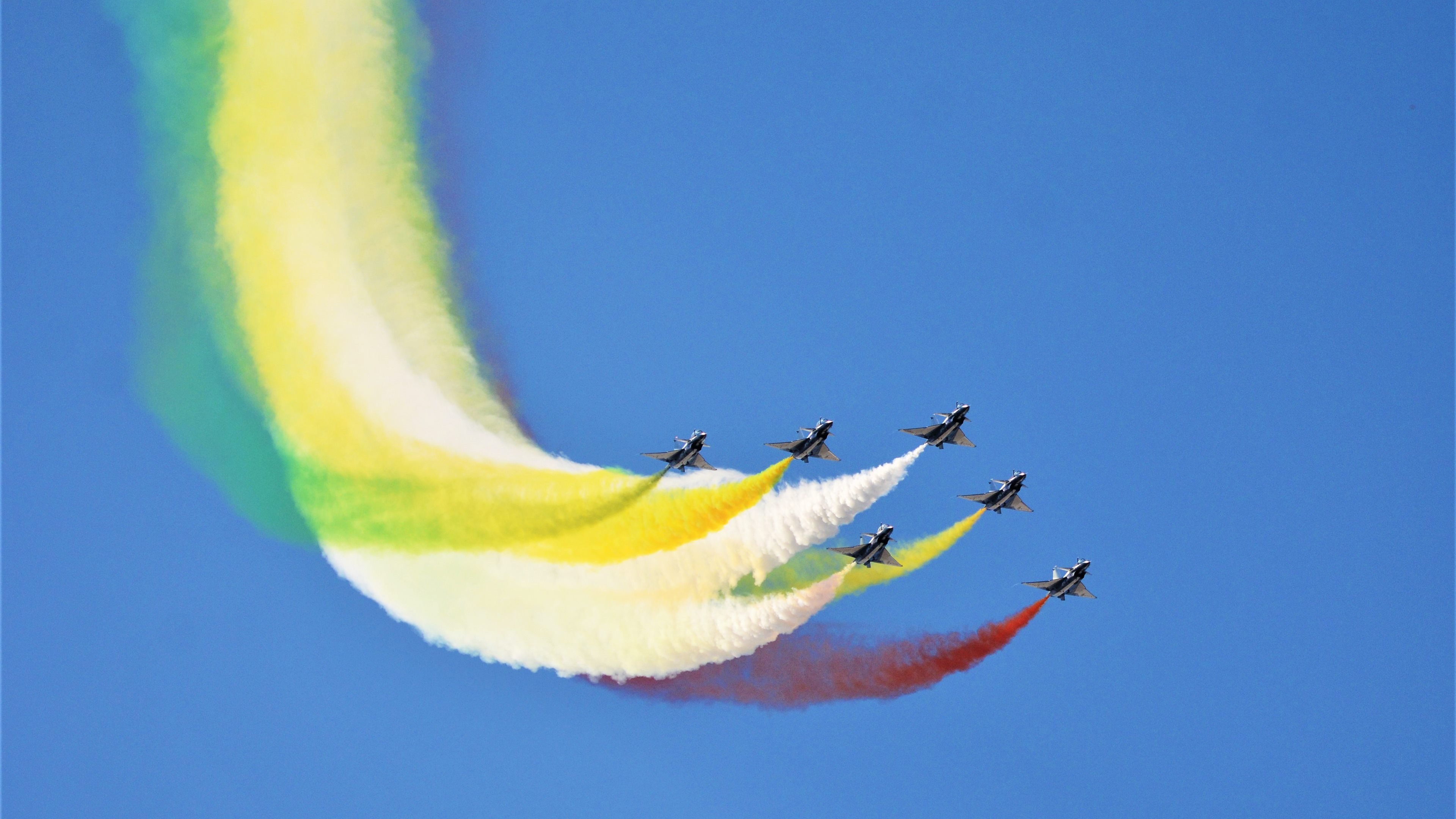 爱游戏登录入口-字母哥最后时刻封盖助雄鹿险胜对手,字母哥伤退雄鹿加时险胜热火