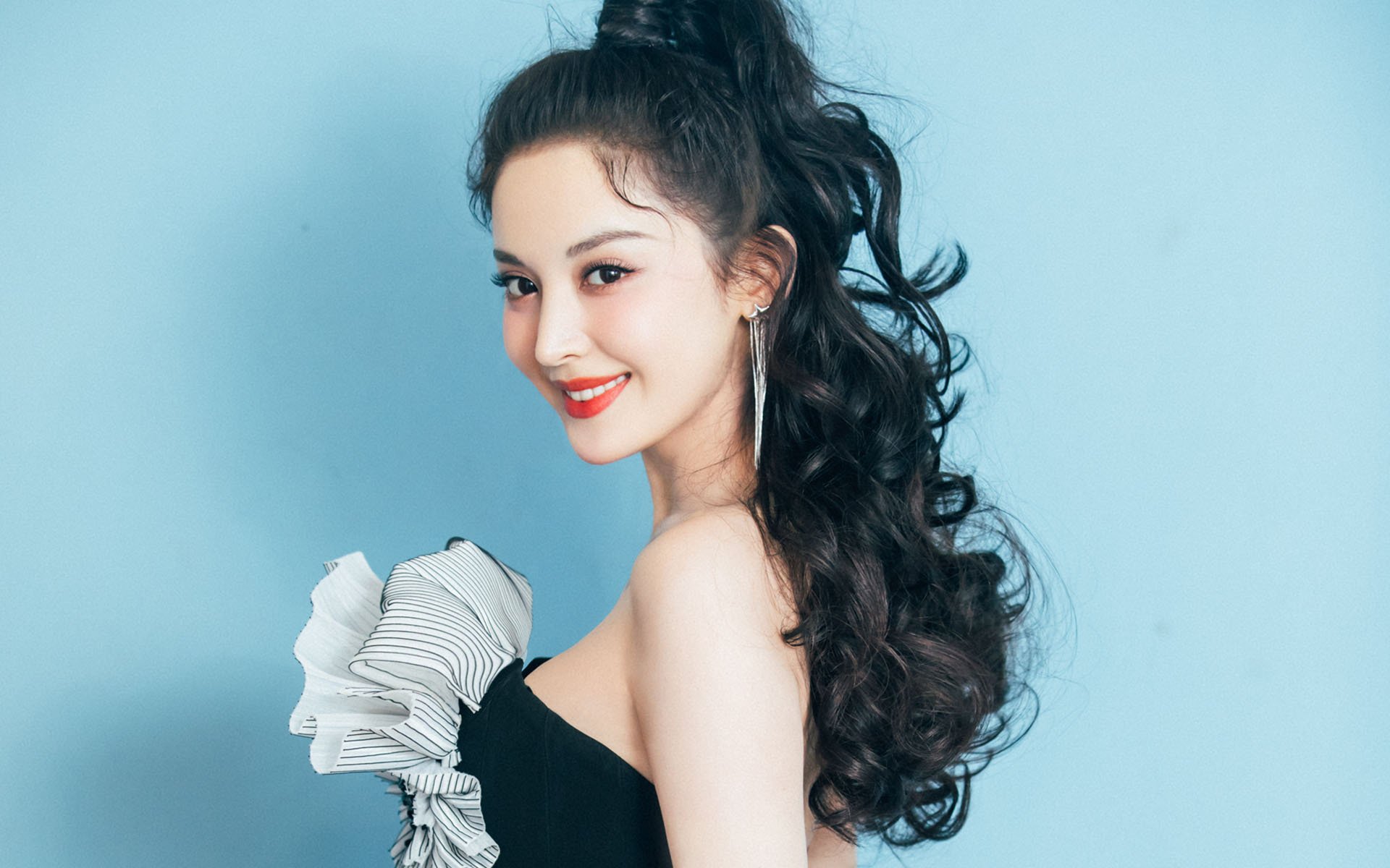 爱游戏官网-法甲联赛中,新秀崭露头角惊艳全场,法甲新赛季宣传片