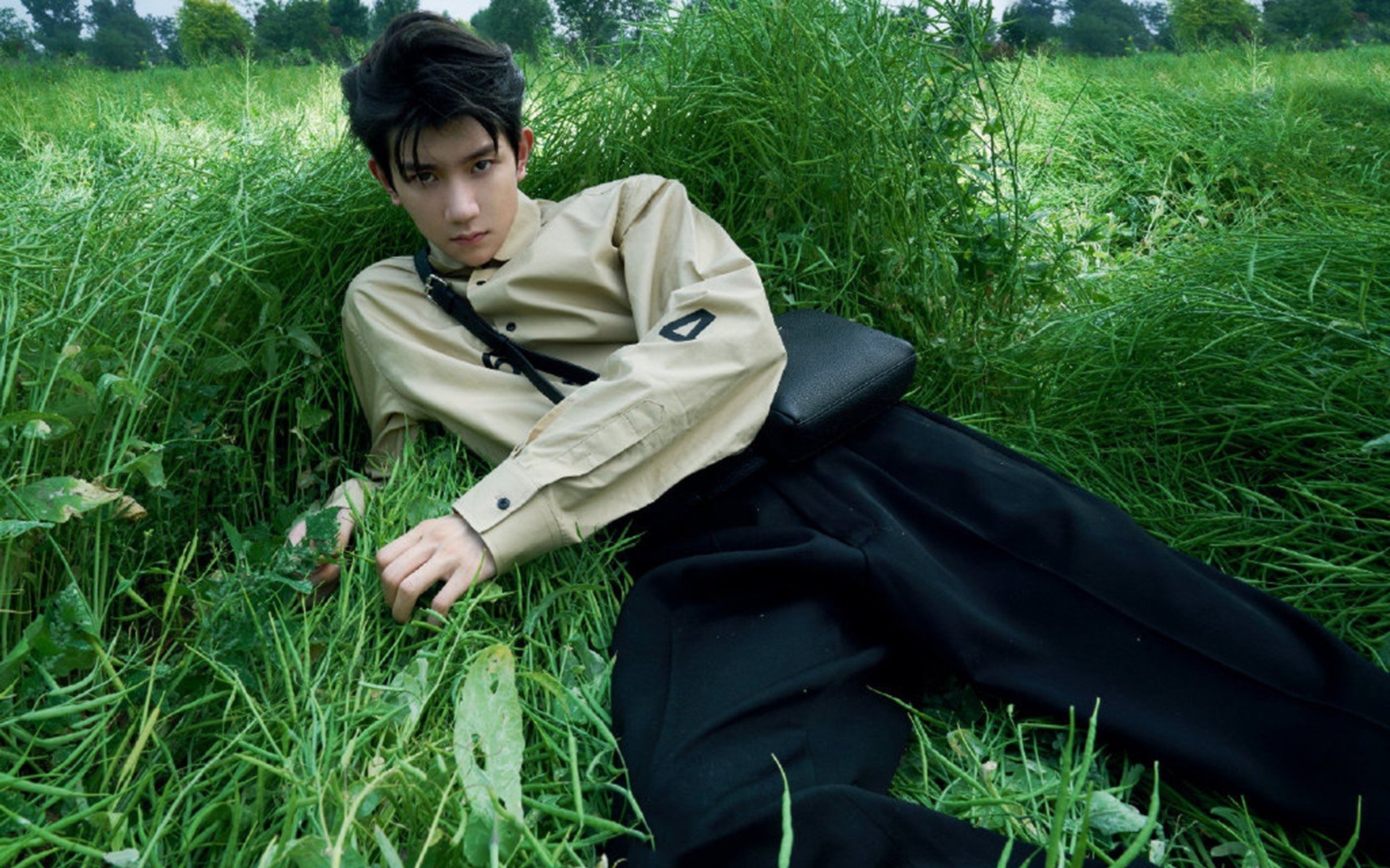 爱游戏综合娱乐-东亚球队迎战西亚对手,一触即发激烈对决,东亚和西亚足球