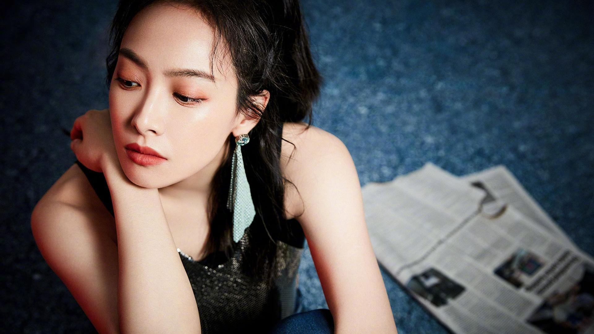 爱游戏体育(AYX)官方APP下载-哈得斯菲尔特队员犯规过多,主帅面临舆论压力,哈德斯菲尔德对沃特福德