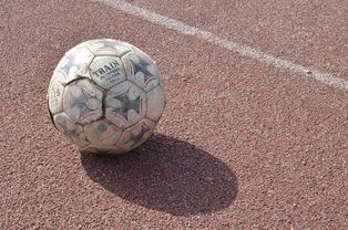 足球的社会影响:平衡竞技与娱乐的艺术,足球反映社会