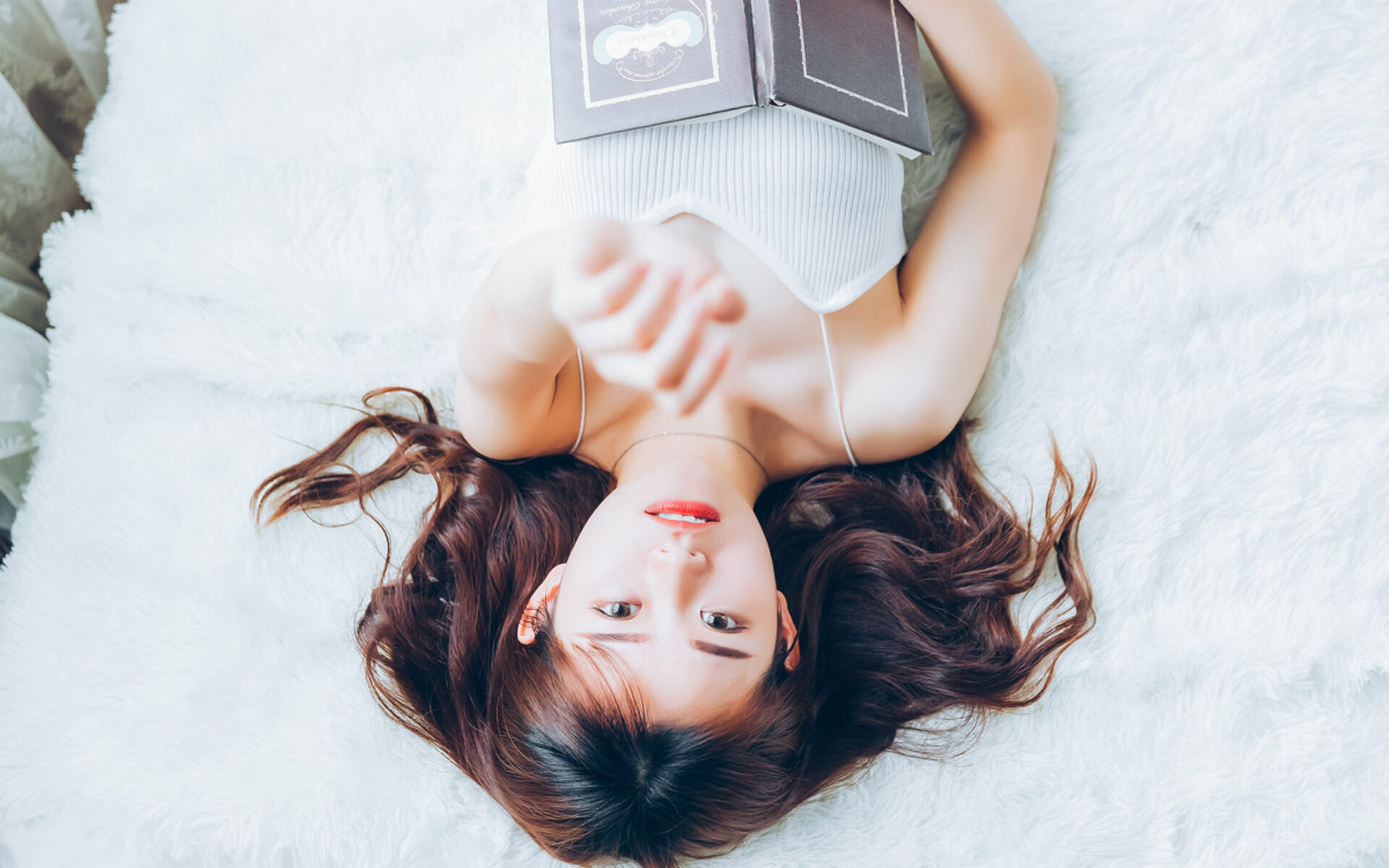 AIYOUXI.COM-“高新体育中心健力赛:力量之美,举重选手铸就新的历史篇章”