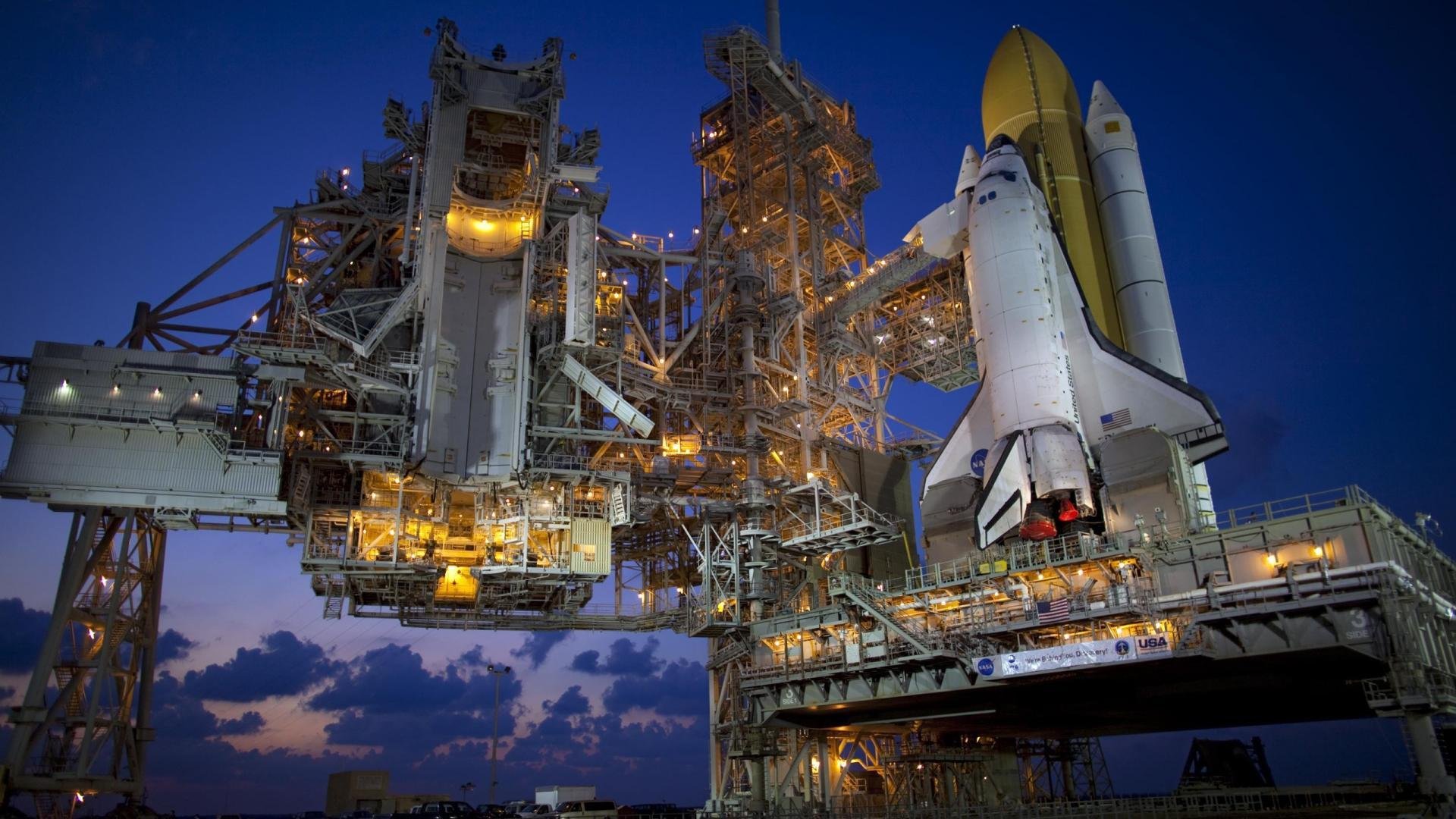 爱游戏体育-“高新体育中心:篮球选手拼尽全力,赛场高潮迭起”